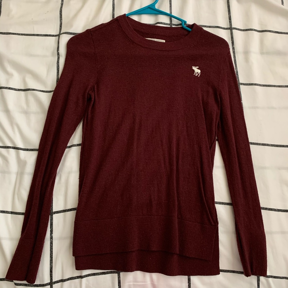 ABERCROMBIE AND FITCH MAROON SWEATER